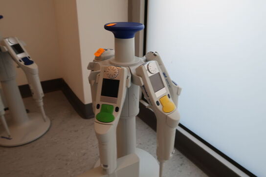 Stativ med 4 stk. pipetter EPPENDORF