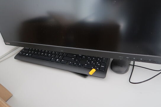 Computerskærm LENOVO ThinkVision P27u-20, computer LENOVO ThinkStation