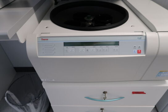 Centrifuge THERMO SCIENTIFIC SL 40R med div. Tilbehør