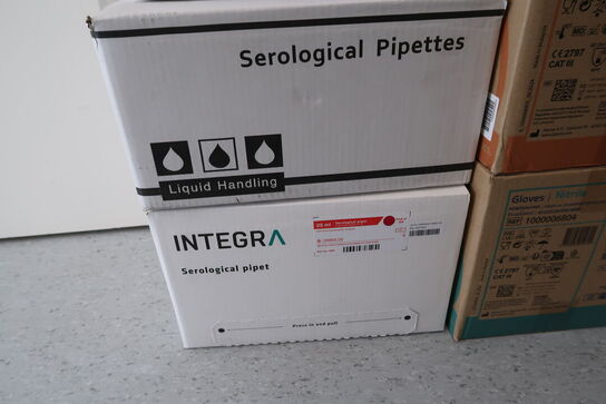 Div. Laboratorieudstyr samt engangshandsker