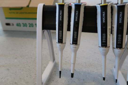Stativ med 5 stk. pipetter SARTORIUS