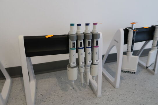 Stativ med 4 stk. pipetter EPPENDORF
