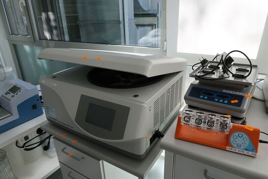 Centrifuge EPPENDORF 5910 Ri med div. Tilbehør