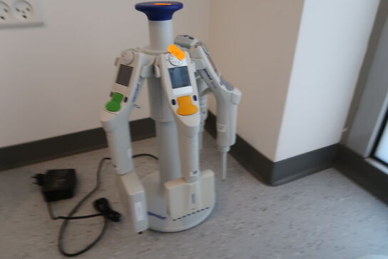 Stativ med 4 stk. pipetter EPPENDORF