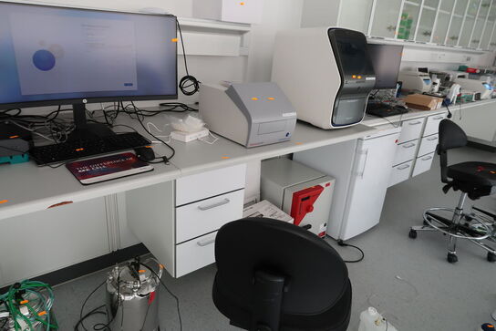 2 stk. arbejdsborde ZYSTM uden indhold
