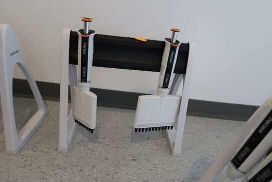 Stativ med 2 stk. pipetter SARTORIUS