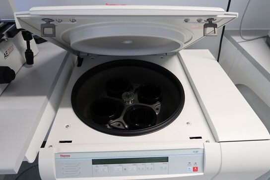 Centrifuge THERMO SCIENTIFIC SL 40R med div. Tilbehør