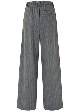 Noor BAUM UND PFERDGARTEN Str.: 40