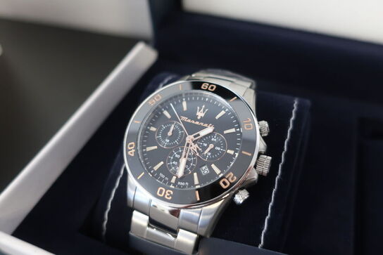 Herreur samt armbånd MASERATI Competizione 43 mm. 