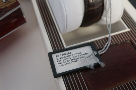 Herreur FREDERIQUE CONSTANT Maxime 42 mm. 