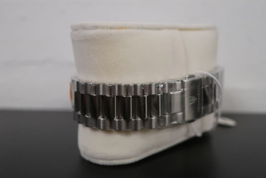 Herreur MASERATI Sorpasso 42 mm. 