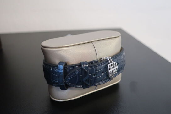 Herreur FREDERIQUE CONSTANT Manufacture Moonphase 40 mm.  