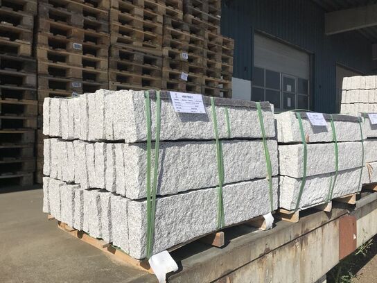 Granit kantsten 100x20x7 cm. 108 meter i alt.