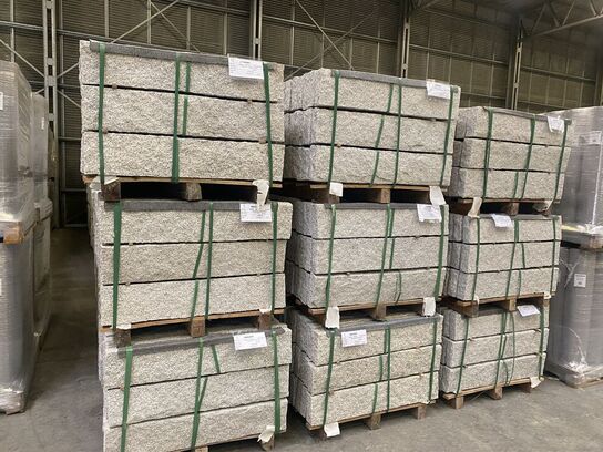 Granit kantsten 100x20x7 cm. 108 meter i alt.