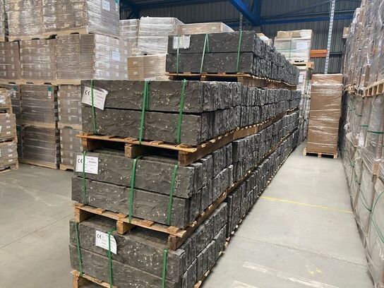 Sort basalt kantsten 100x20x8 cm. 96 meter i alt.