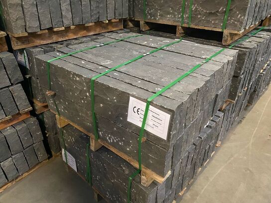 Sort basalt kantsten 100x20x8 cm. 48 meter i alt