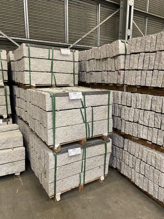 Granit kantsten 100x20x7 cm. 144 meter i alt.