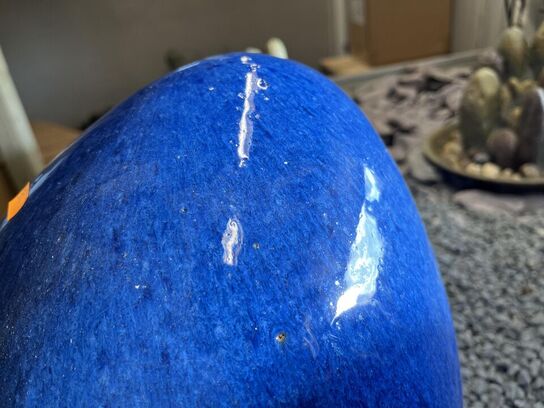 To glaserede pyntesten