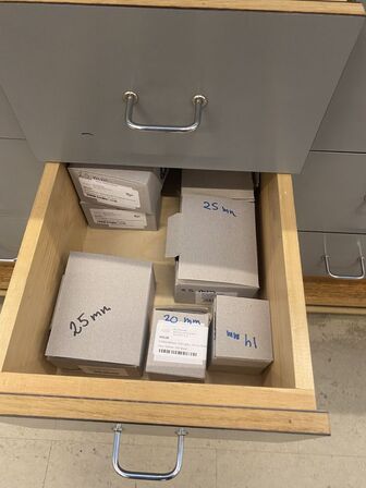 Stort parti nøgler, beslag mm. (se foto)