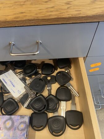 Indhold i skuffer nægler mm ( se foto)