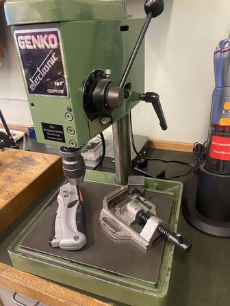 Søjleboremaskine GENKO  TB6, skruestik og lampe