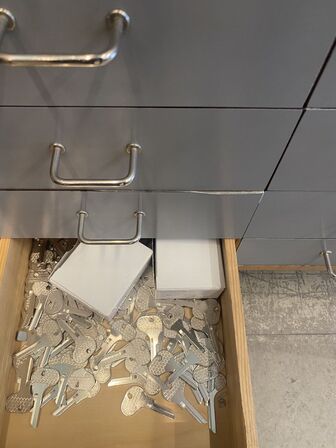 Indhold i skuffer nægler mm ( se foto)