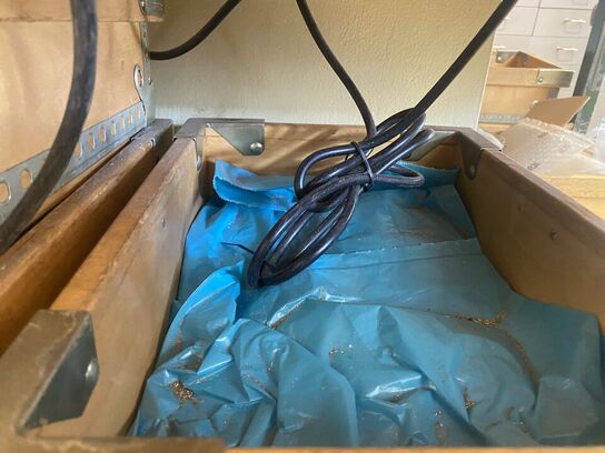 11 stk. kasser med nøgler