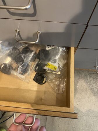 Indhold i skuffer nægler mm ( se foto)