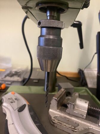 Søjleboremaskine GENKO  TB6, skruestik og lampe