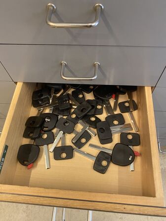 Indhold i skuffer nægler mm ( se foto)