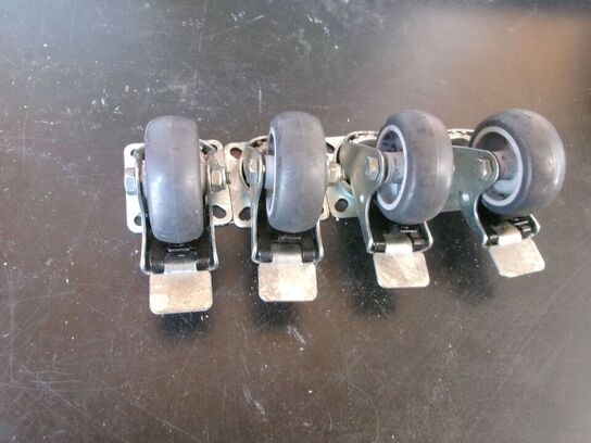 4 stk. møbelhjul Ø5 cm, platform 5 x 5 cm