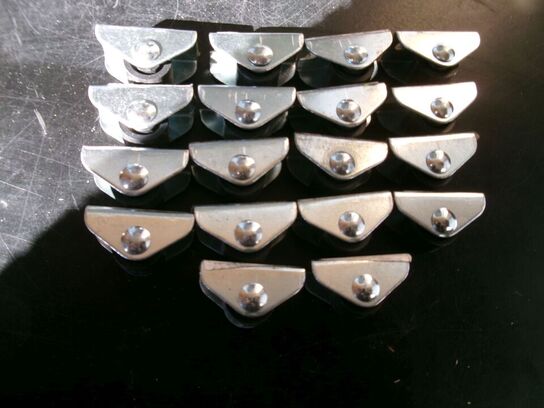 18 stk. møbelhjul Ø1,5 cm, platform 3 x 1,5 cm