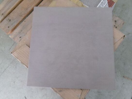 36 stk. klinker 30 x 30 cm, lys grå