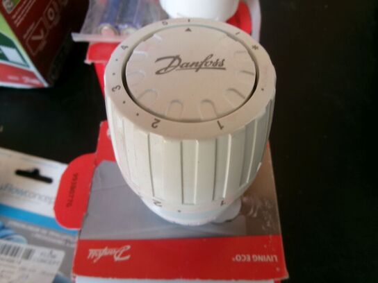 3 stk. termostater, 1 manometer m.m.