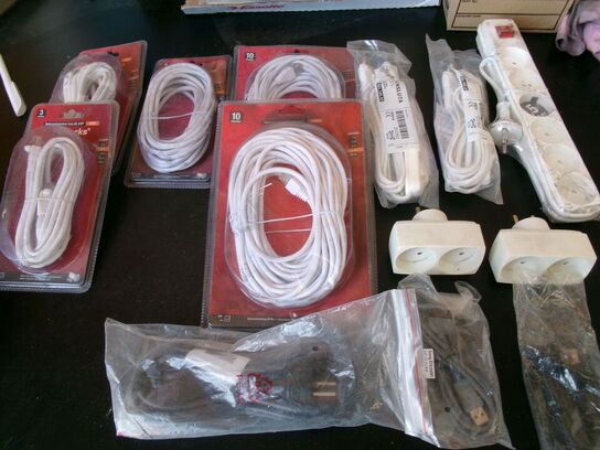Diverse netværkskabler m.m.