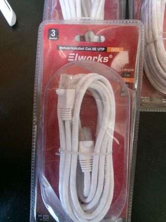 Diverse netværkskabler m.m.