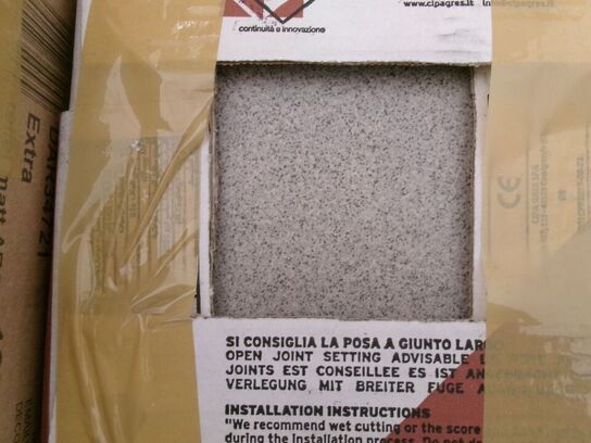 36 stk. klinker 30 x 30 cm, lys grå