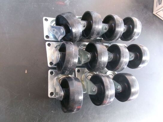 11 stk. møbelhjul Ø5 cm, platform 4,7 x 4,7 cm