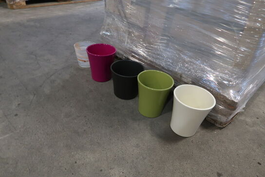 Palle med stort parti krukker