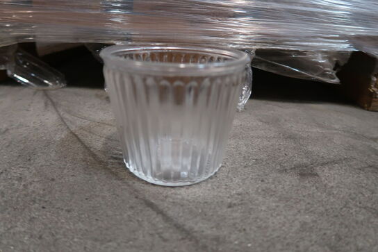 582 stk. Glas krukker - vn 2030/16