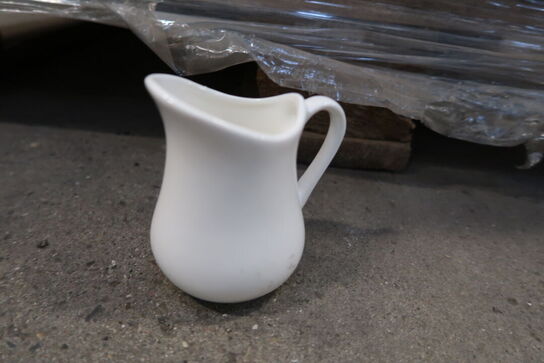 2592 stk. 8011/8 Kande hvid Ø 8/6 H 8,4 cm - Varenummer: 516910