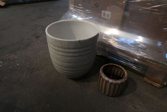 Palle med stort parti krukker