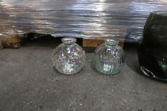 Palle med stort parti glas vaser