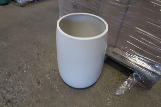 66 stk. 914/35 Vase hvid Ø 25 H 35 cm - Varenummer: 517459