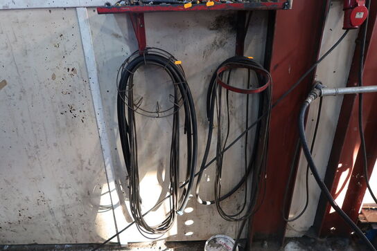 Reol med div. Slanger samt værktøj