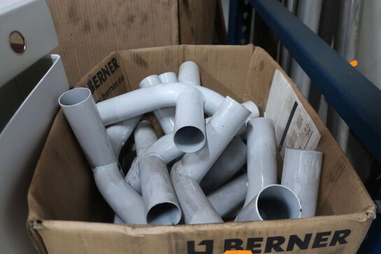 Kasser med dele til telt (vides ikke om det er komplet)