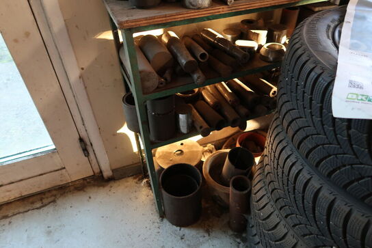 Reol med div. Værktøj