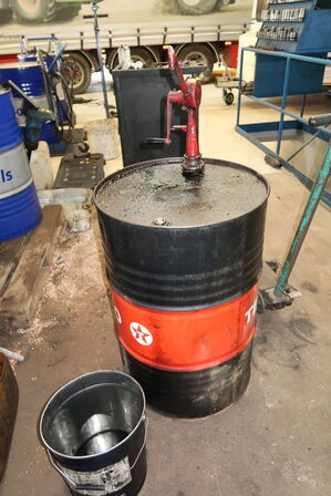 2 stk. tønder med pumper