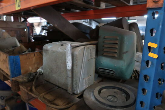 Pallereol med div. Reservedele (olietønder medfælger ikke)