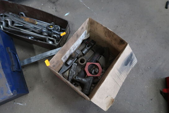 2 stk. kasser med div. Værktøj